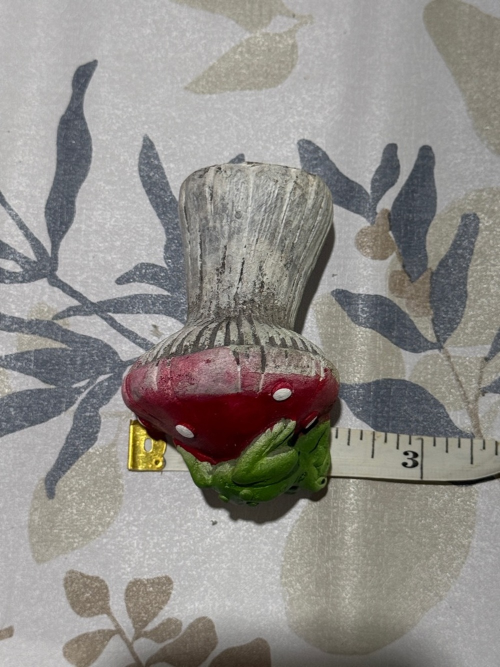 Frog on Toadstool Garden Ornament - Green & Red - Picture 6 of 6